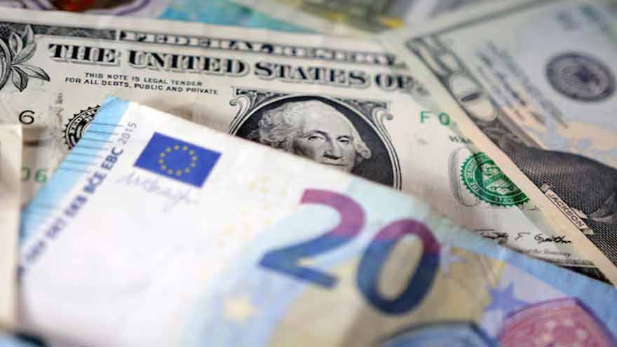 Euro sags, dollar gains as Iran war lifts energy prices
