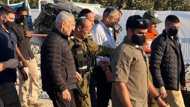 اسرائیلی وزیراعظم نیتن یاہو اپنے بنکر سے باہر نکل آئے