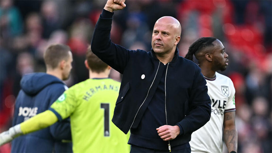 Liverpool's Slot says his 'football heart' does not like set-piece trend