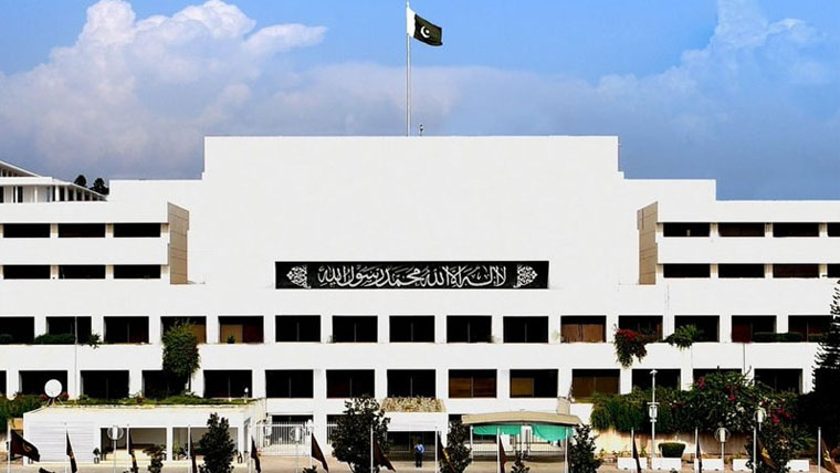 مشرق وسطیٰ جنگ، حکومت کا پارلیمانی لیڈروں کو اعتماد میں لینے کا فیصلہ