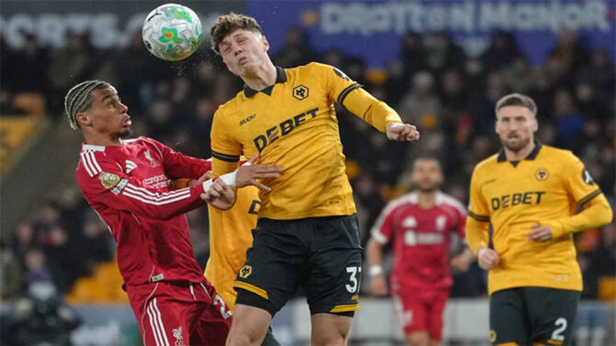 Liverpool rocked by last-gasp defeat at Wolves