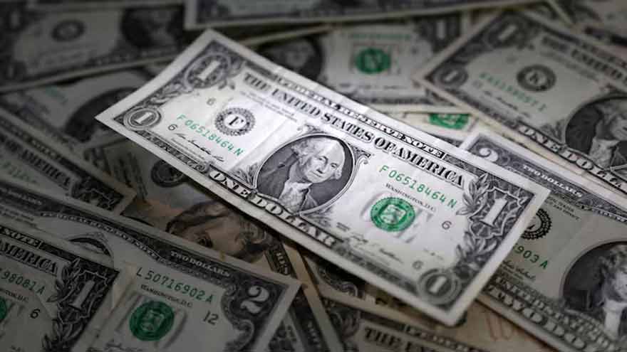 Dollar firms, euro under pressure as energy prices surge