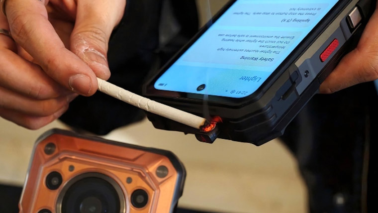 چینی کمپنی کا انوکھا سمارٹ فون جو آگ جلانے کے کام آسکتا ہے