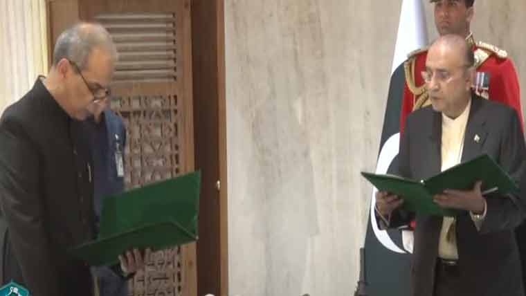 وفاقی محستب نوید کامران بلوچ نے اپنے عہدے کا حلف اٹھا لیا