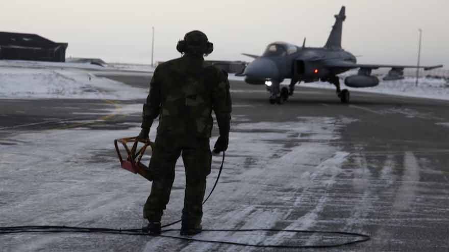 Swedish fighter jets patrol Iceland in show of force over Arctic