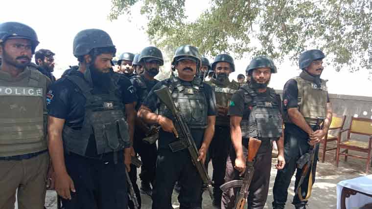 کچے میں ڈاکوؤں کے مزید دو گینگز نے سرنڈر کردیا