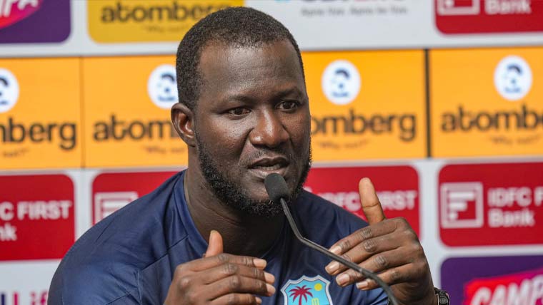 بھارت میں پھنسی ویسٹ انڈیز ٹیم کے کوچ ڈیرن سیمی نے خاموشی توڑ دی