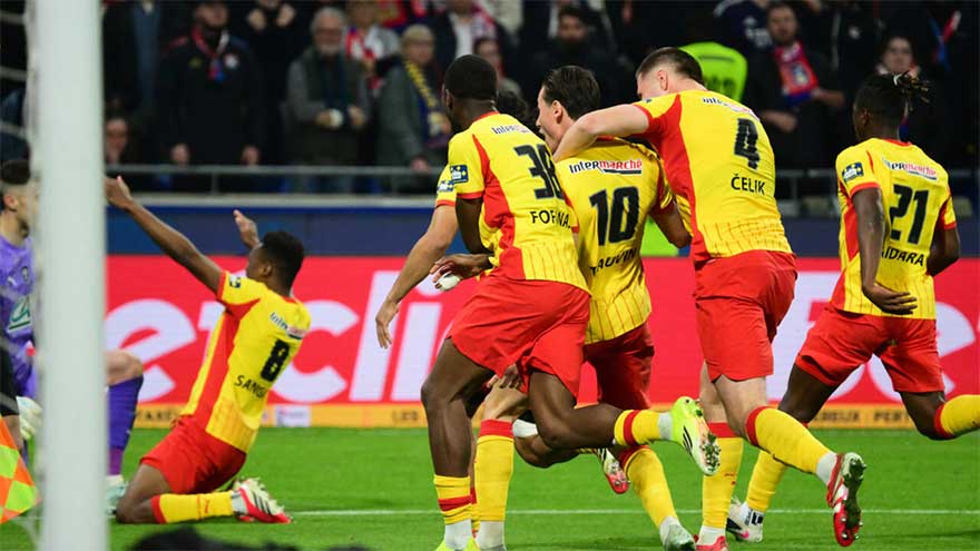 Lens beat Lyon on penalties to reach French Cup semis