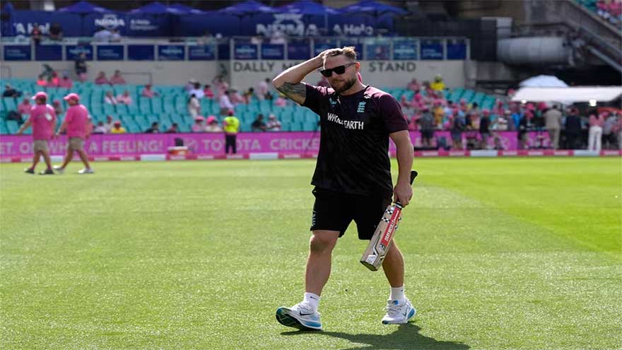 McCullum keen to stay on as England coach despite challenges
