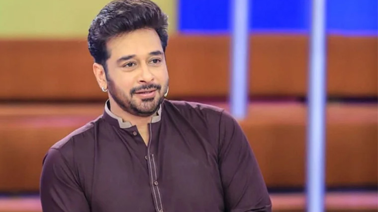 کرکٹرز کو اردو بولنی چاہیے، اپنی زبان پر فخر کریں: فیصل قریشی