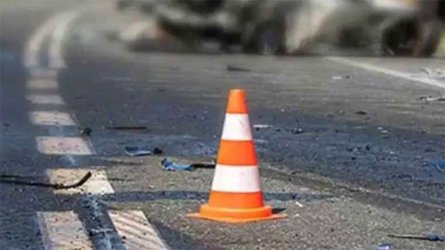 Seven killed, eight injured as two cars collide in Gwadar