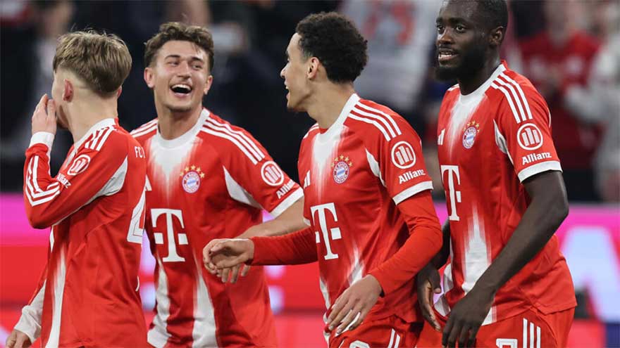 Kane-less Bayern brush aside Gladbach to continue title march