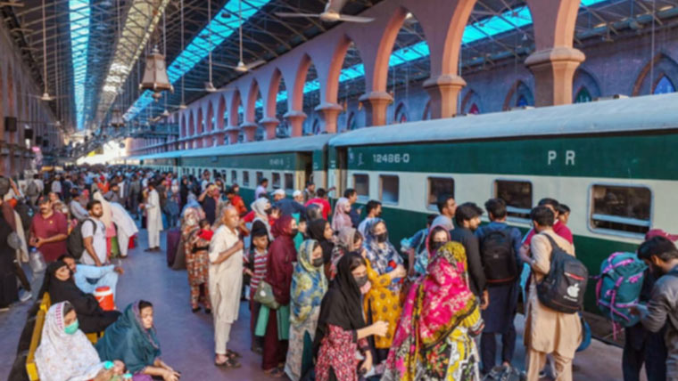 ڈیزل کی قیمتوں میں اضافے کے بعد ٹرینوں کے کرایوں میں بھی اضافہ