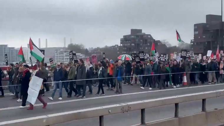 امریکا اور اسرائیل کے ایران پر حملوں کے خلاف لندن میں احتجاج