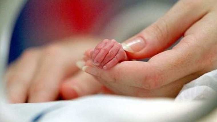 نواب شاہ: نجی ہسپتال میں لیڈی ڈاکٹر کی مبینہ غفلت، زچہ و بچہ جاں بحق