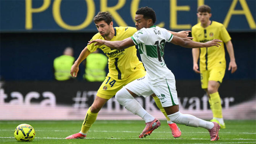 Villarreal stay on Atletico's tail, Valencia snatch vital victory