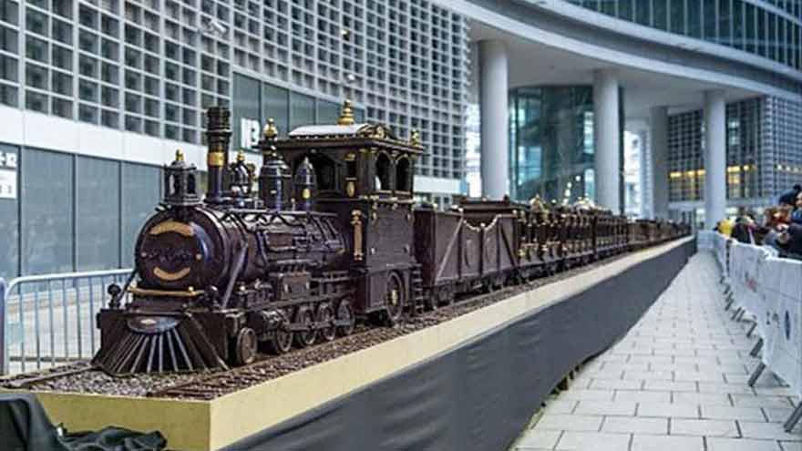 World's longest chocolate train unveiled in Milan