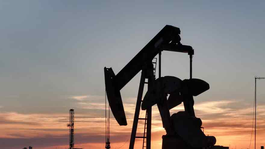 Oil falls over 6pc as Trump predicts Middle East de-escalation