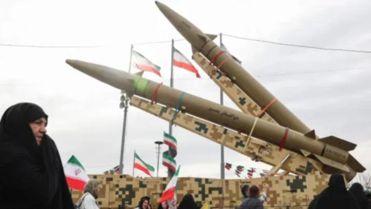 ایران نے عرب ممالک پر 2000 ڈرونز اور 500 میزائل داغے: نیویارک ٹائمز رپورٹ