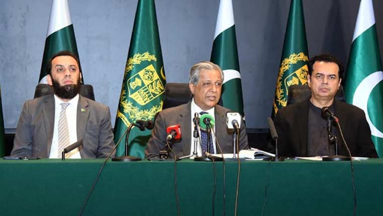 خطے میں پاکستان کا کلیدی کردار، خارجہ پالیسی سے متعلق بحث سے اجتناب کیا جائے: اعظم نذیر تارڑ