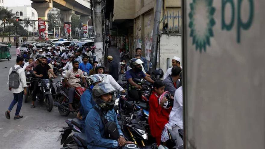 Bangladesh secures diesel supplies amid major energy disruptions, say sources