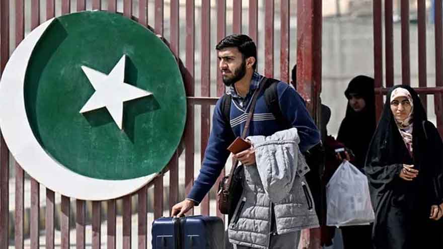 42 Pakistanis including students return from Iran amid regional tensions