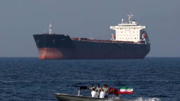 امریکا کا آبنائے ہرمز سے گزرنے والے جہازوں حفاظت کرنے سے انکار