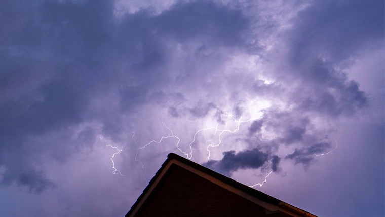 شانگلہ: آسمانی بجلی گرنے سے میاں، بیوی اور بچے سمیت 3 افراد جاں بحق