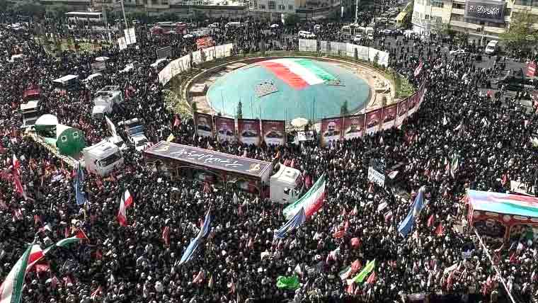 تہران میں امریکی و اسرائیلی حملوں میں شہید ایرانی کمانڈرز کی نماز جنازہ ادا