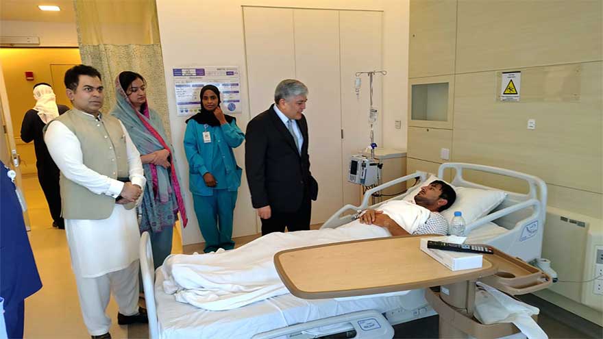 Pakistani envoy visits injured nationals in UAE hospital