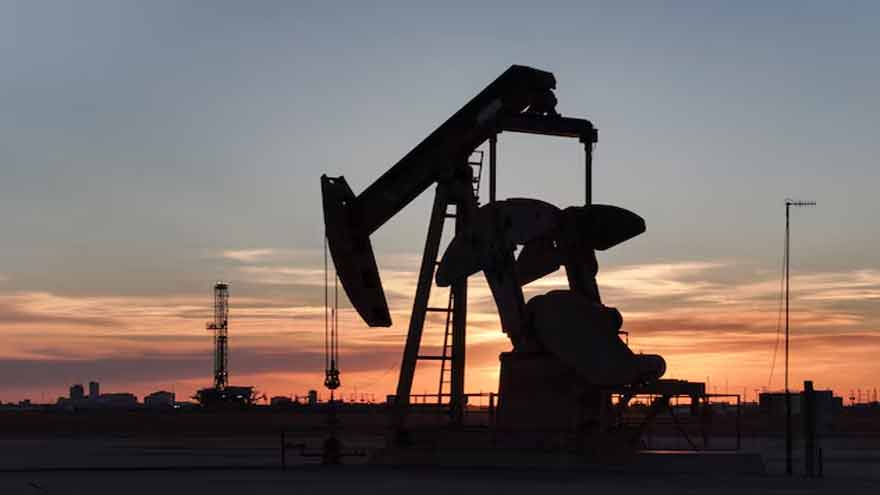 Oil climbs as tankers are attacked in Iraqi waters amid Middle East war