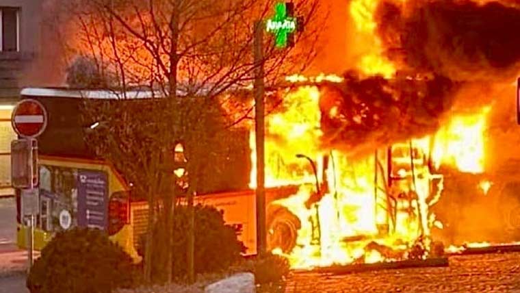 سوئٹزر لینڈ: بس میں آگ لگنے سے 6 مسافر ہلاک، 5 زخمی