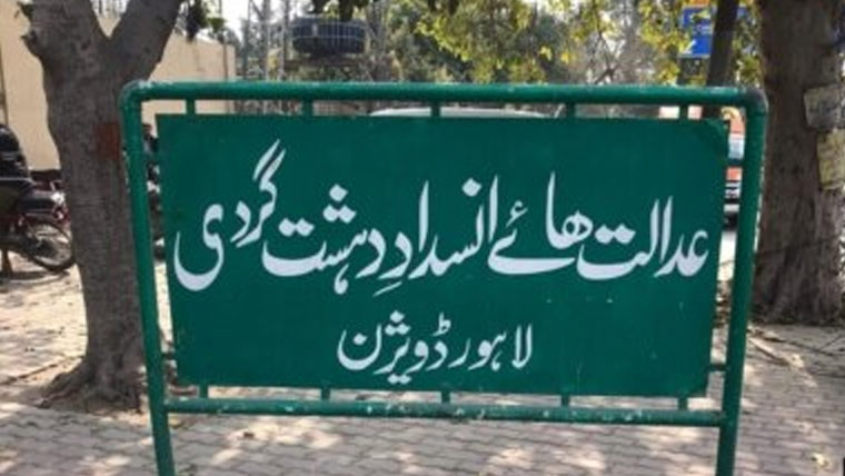 نو مئی مقدمات: اعظم سواتی، جمشید چیمہ اور مسرت چیمہ کی عبوری ضمانت میں توسیع