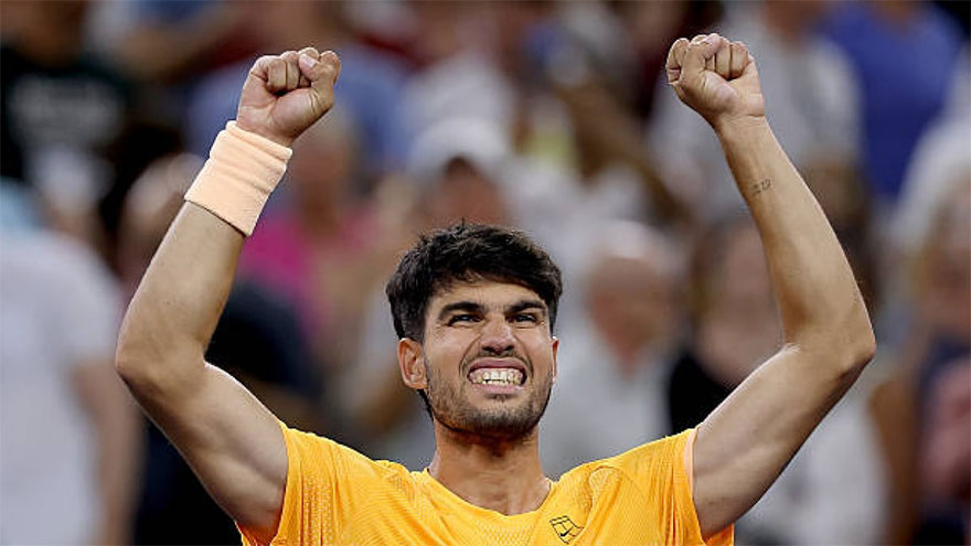 Streaks on line as Alcaraz takes on Medvedev in Indian Wells semis