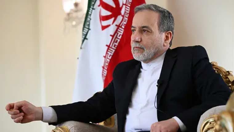 امریکا آبنائے ہرمز محفوظ بنانے کیلئے دوسروں سے مدد مانگ رہا ہے: عباس عراقچی