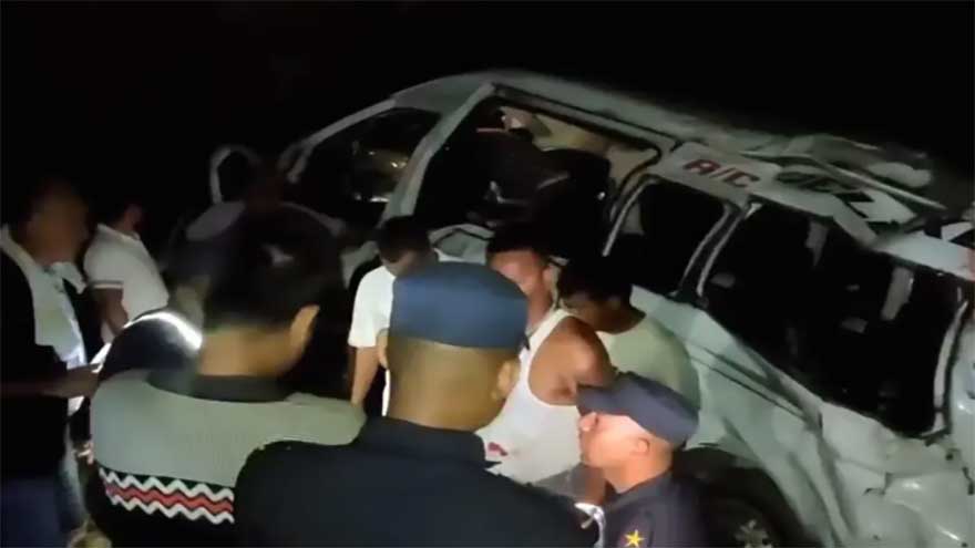 Dunya News A bus carrying Indian pilgrims plunges off a mountain road in Nepal, killing 7