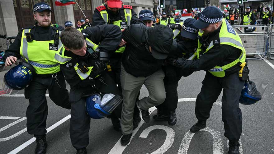 Hundreds join banned UK pro-Palestinian march