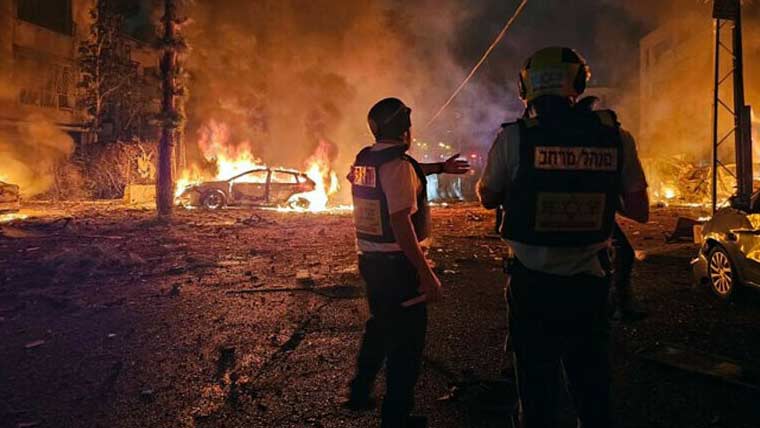 ایرانی میزائلوں نے اسرائیل میں تباہی مچادی، کئی عمارتیں، گاڑیاں تباہ، درجنوں افراد زخمی