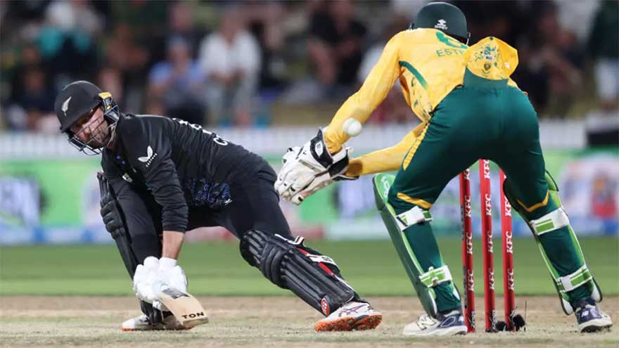 Hard-hitting Conway steers New Zealand to victory over South Africa