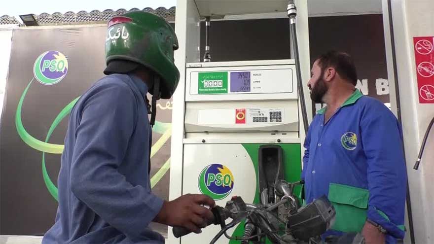Dunya News Karachi's ride-hailing rider struggles to stay afloat due to rising fuel costs