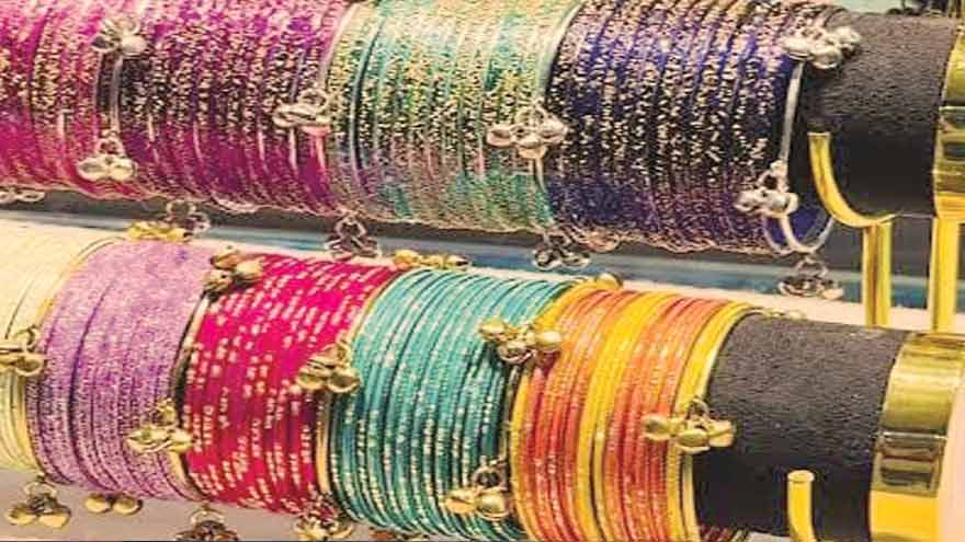 Kashmiri bangles gain popularity among women as Eid approaches in capital