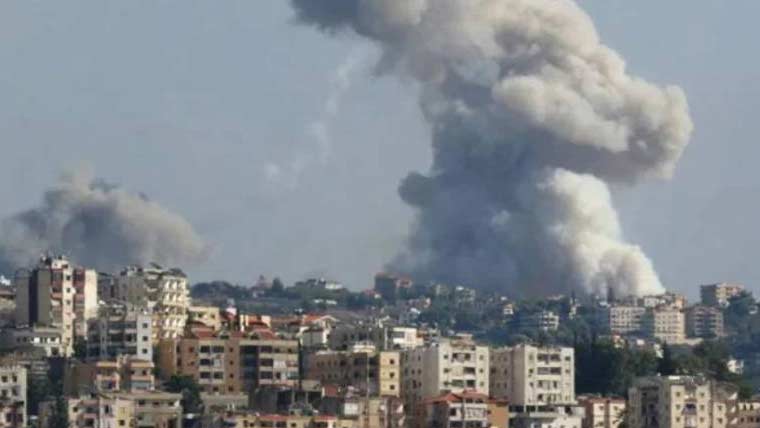 لبنان میں اسرائیل کے میزائل حملے، بمباری، 4 افراد شہید، صحافی بال بال بچ گیا