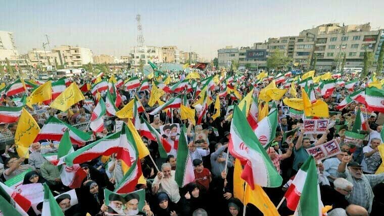 ایران کی بڑی دفاعی کامیابی، امریکا اور اسرائیل کے ڈرون حملے ناکام، عوام کا بھرپور جشن