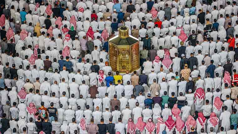 سعودی عرب، خلیجی ممالک سمیت کئی ممالک میں آج عید الفطر منائی جا رہی ہے