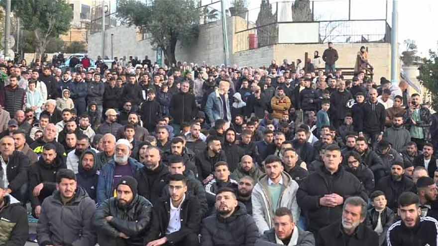 Dunya News Israel blocks Palestinians from Al-Aqsa prayers on Eid