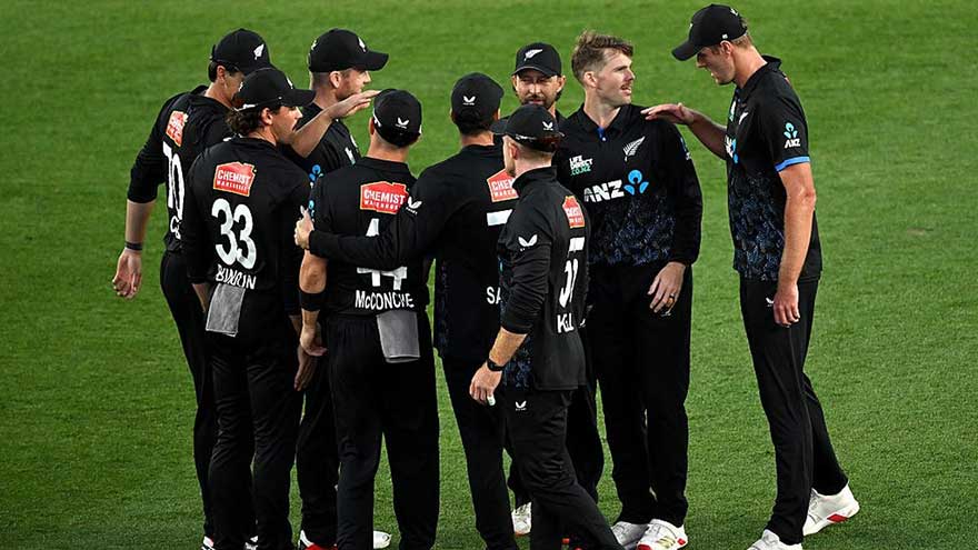 New Zealand dominates South Africa for 2-1 T20I series lead