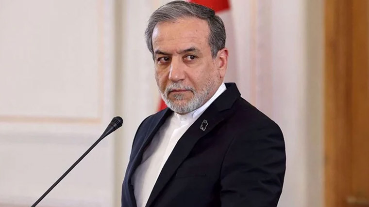 جاپانی جہازوں کو آبنائے ہرمز سے گزرنے کی اجازت دینے کے لیے تیار ہیں: عباس عراقچی