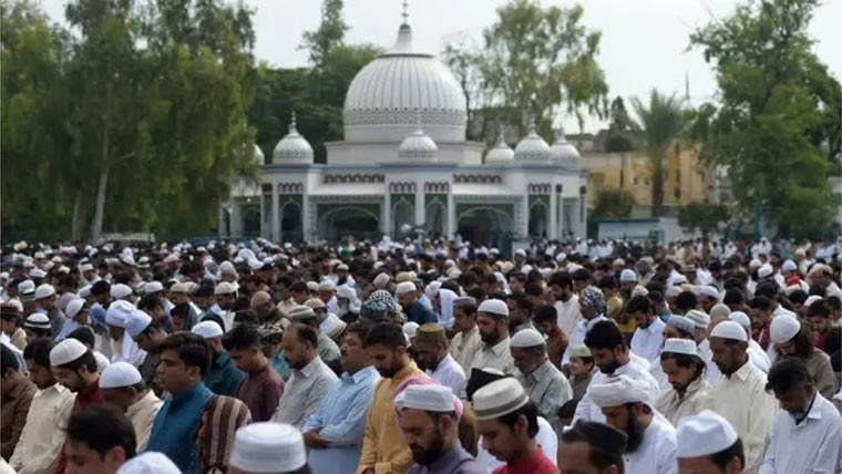 مظفر آباد میں نماز عید کا مرکزی اجتماع، مقبوضہ کشمیر، فلسطین، ایران کیلئے دعائیں