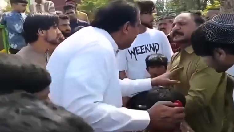 شہرِ اقبال کے پارک میں جھولا ٹوٹنے سے چار بچے گِر کر زخمی