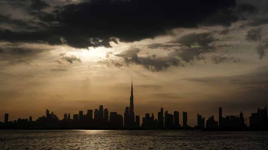 Dubai property sector shows early signs of weakness